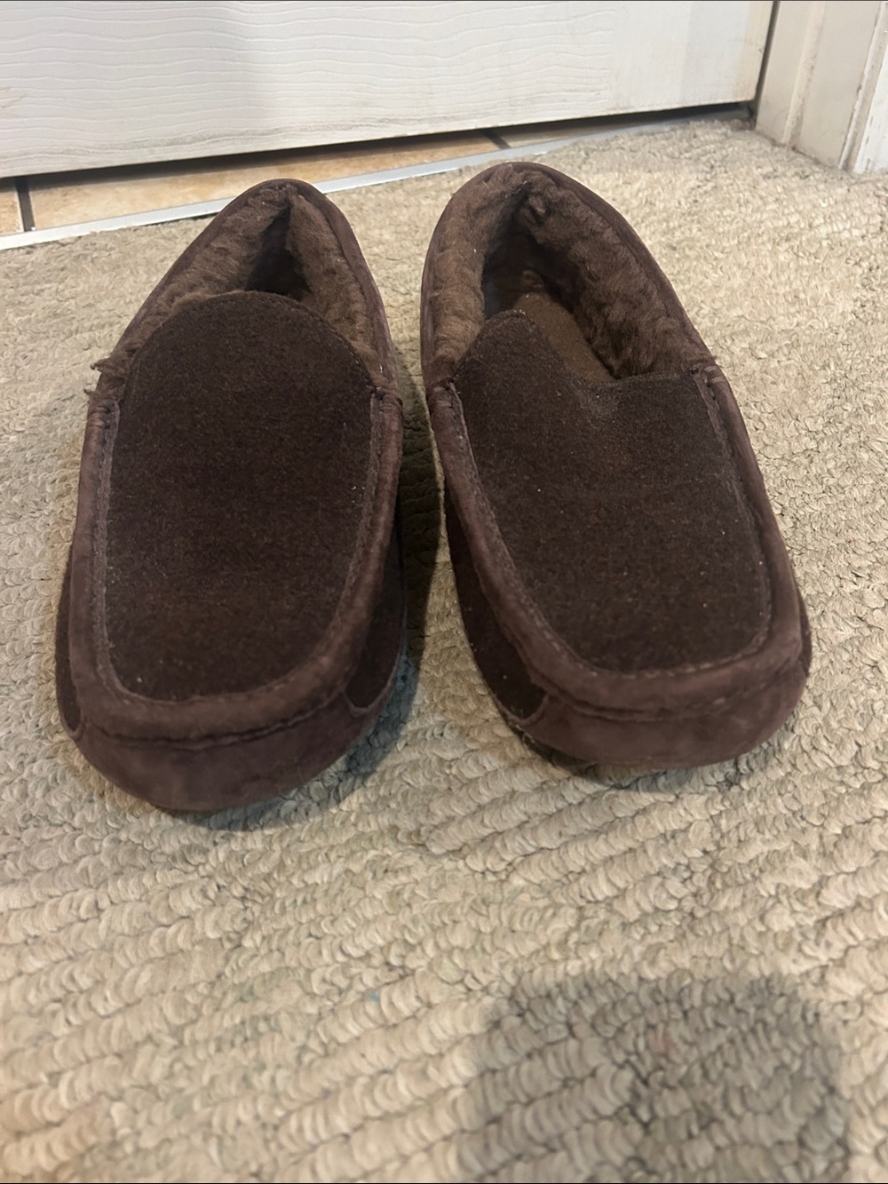 UGG ASCOT Men's Brown Suede Moccasin Slipper - Plush Lined Comfort - Picture 2 of 16